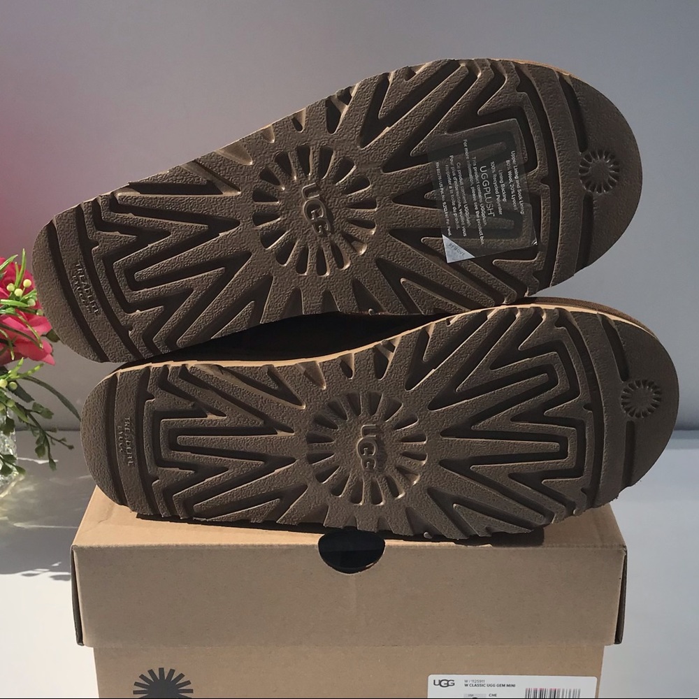 UGG Classic UGG Gem Mini Boot - Picture 8 of 10